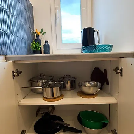 109 - Beachside Renovated 1br 5 Min From *