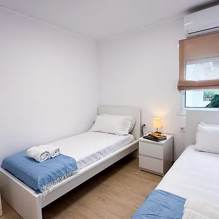 109 - Beachside Renovated 1br 5 Min From *