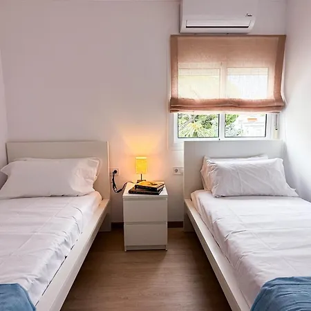 شقة 109 - Beachside Renovated 1br 5 Min From *
