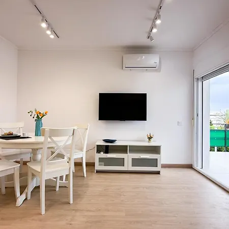 109 - Beachside Renovated 1br 5 Min From * كامبريلس