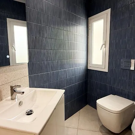 109 - Beachside Renovated 1br 5 Min From شقة *